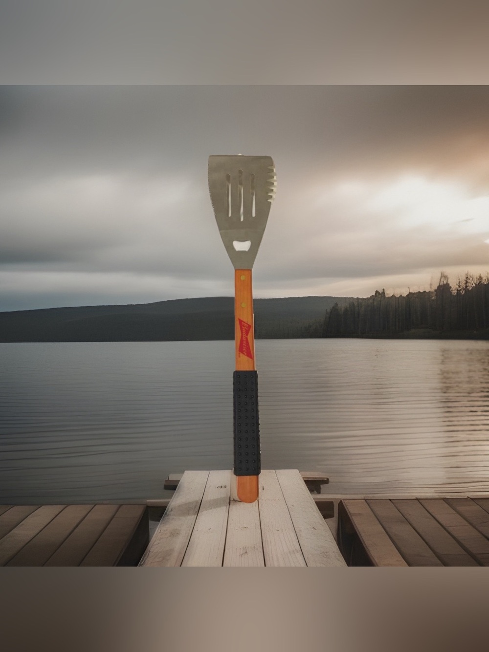 🆕 Budweiser Red and Black Wood-Handled BBQ Spatula with Bottle Opener, serrated